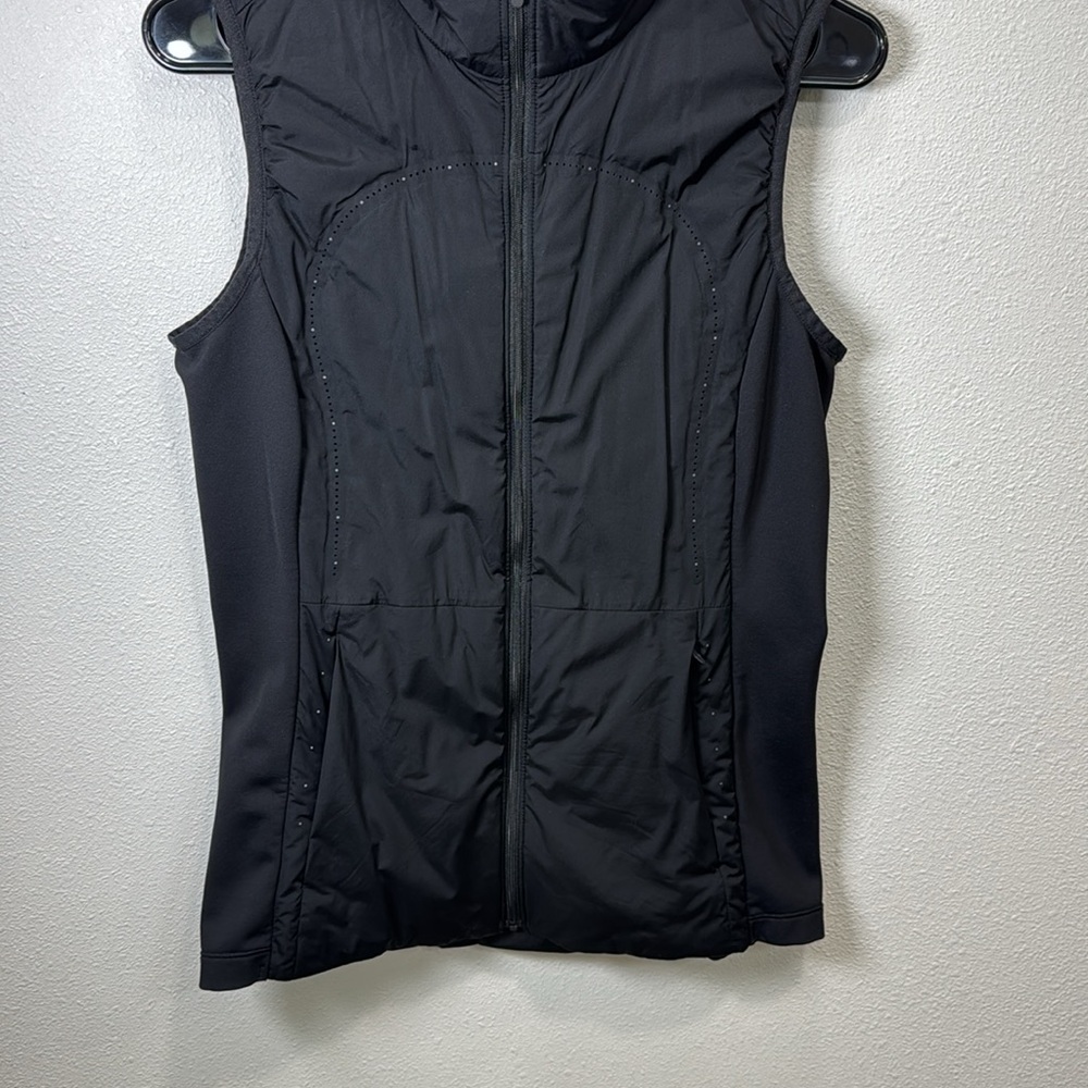 Lululemon down filled Black Sleeveless vest - Picture 3 of 7